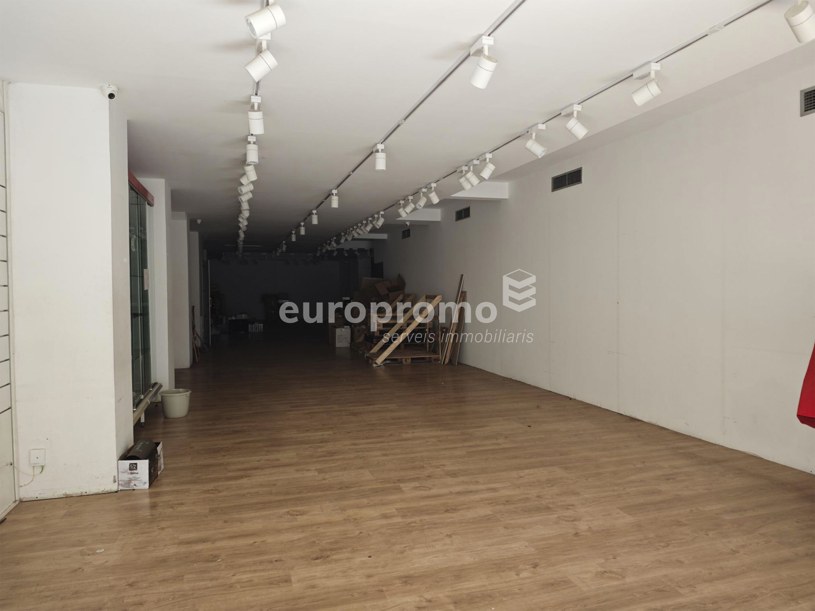 Alquiler local comercial de 200 m2 en el Eixample de Girona